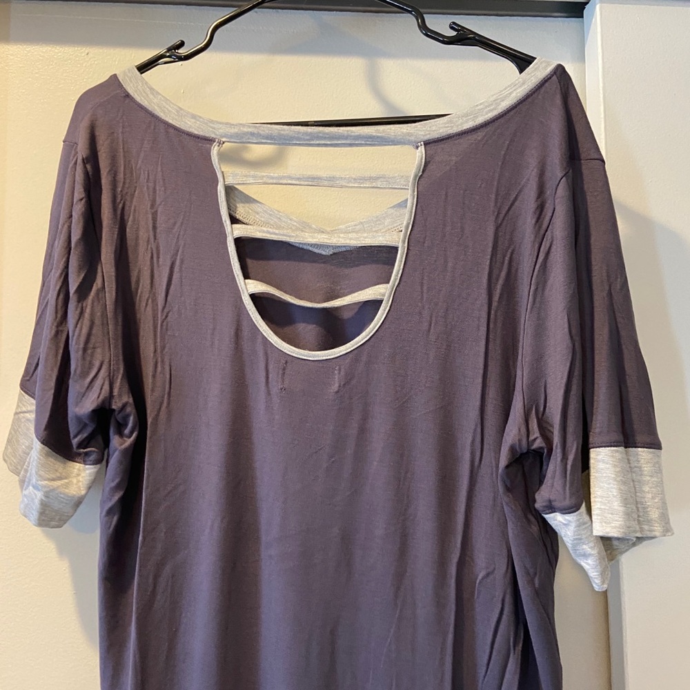 Color Block Tee - Picture 2 of 3